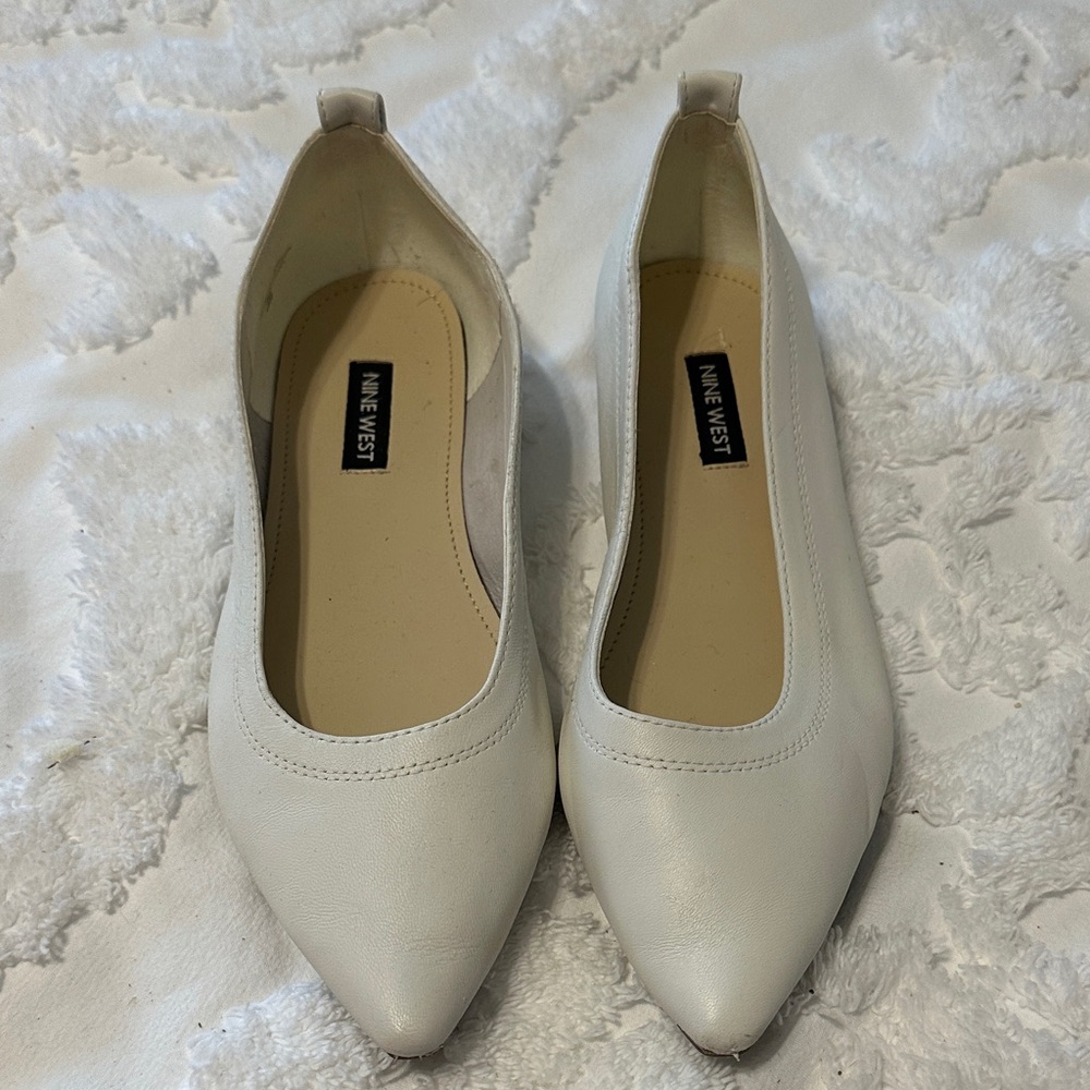Nine West Women's Cream Pointed Flats